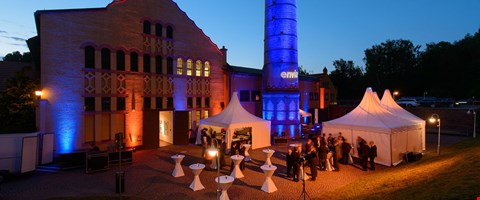 Nacht- und Außenansicht Nacht- und Außenansicht